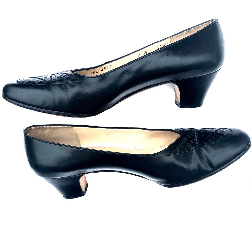 Salvatore Ferragamo alligator slit heels 8…